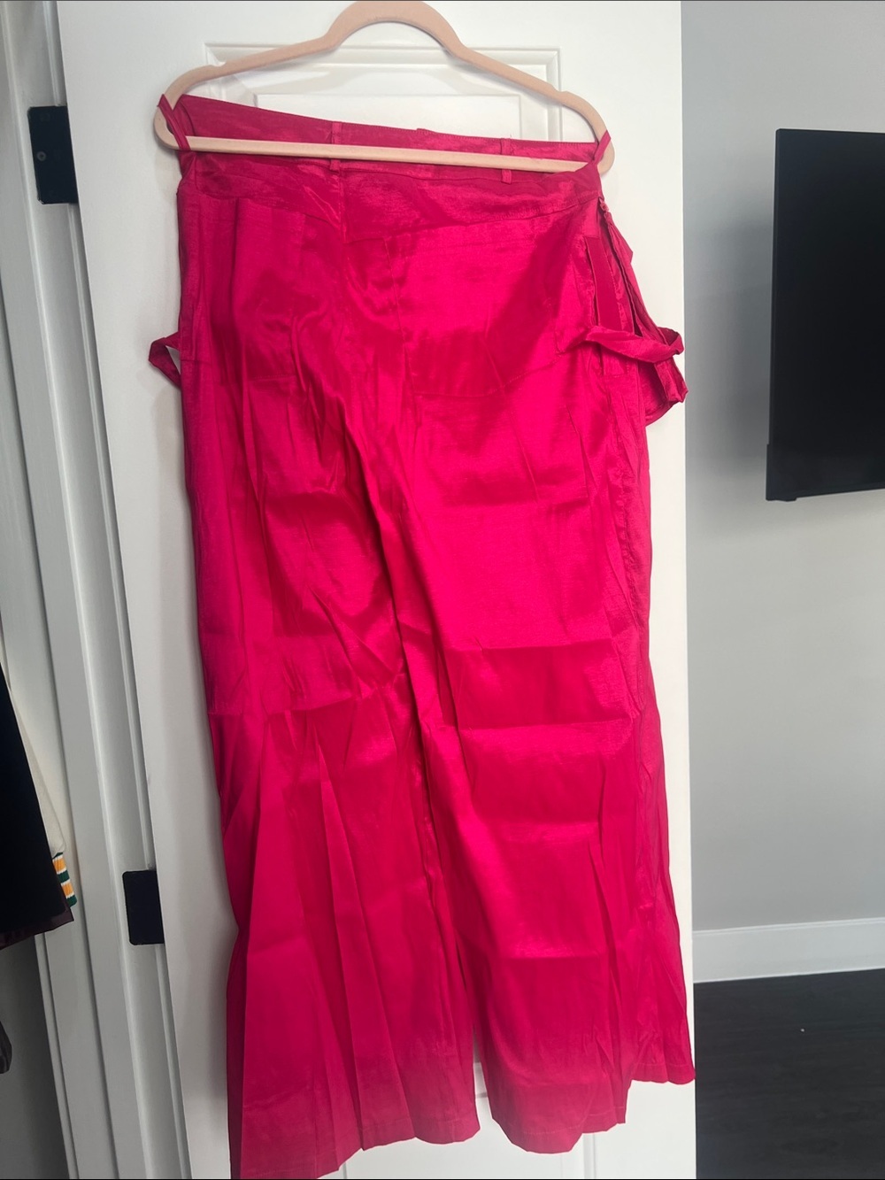 Hot Pink Cargo Wide-Leg Pants. Worn 1 time - Picture 5 of 6